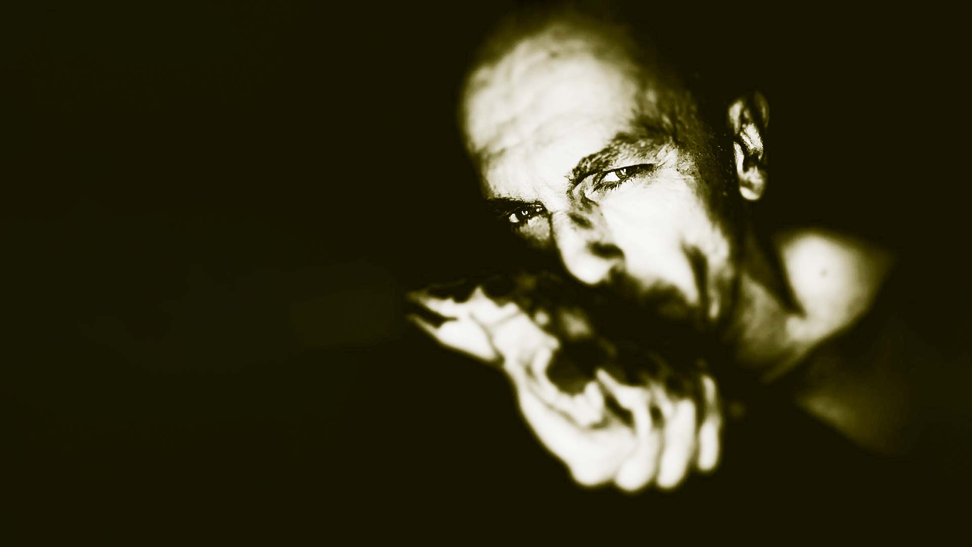 Photo portrait de Crazyskulltattoo. Crazy skull tattoo tatoueur à Poitiers.